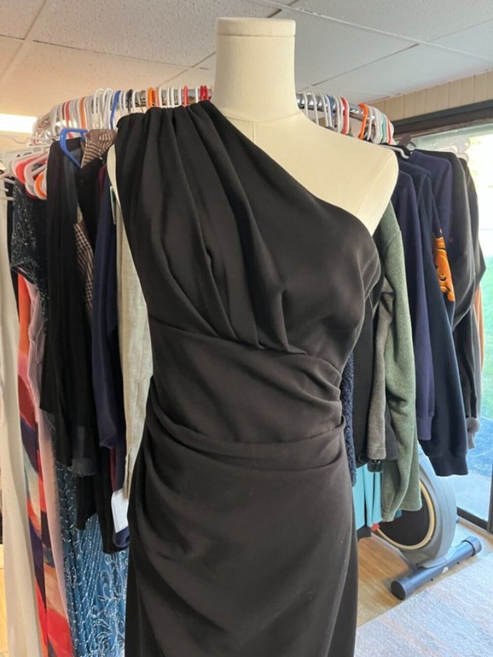 Vince Camuto Draped One-Shoulder Crepe Gown Black Size 6 NWT - Picture 10 of 13
